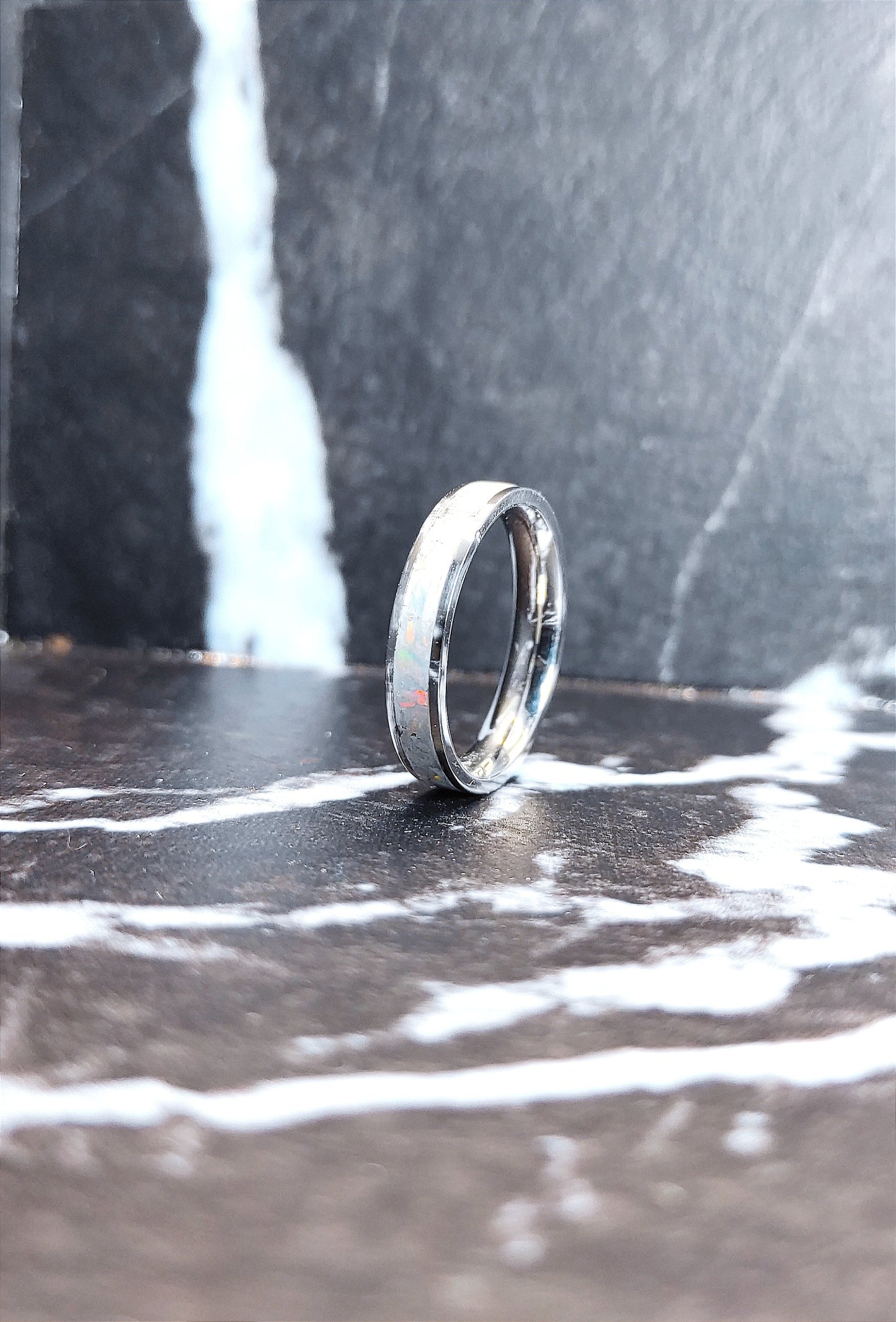 Pierścionek z opalem „Fire and Snow” - WoodRingsByJet