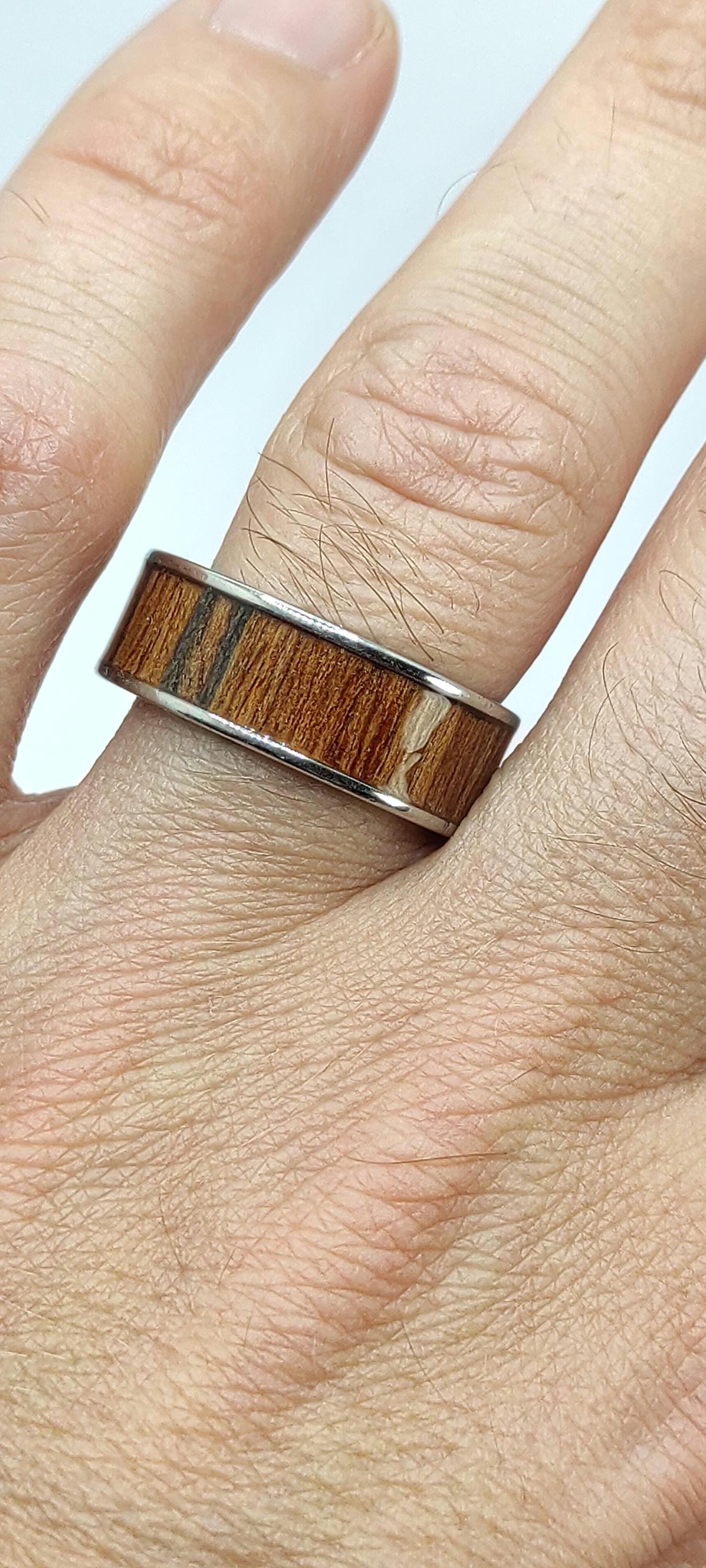 Męski pierścionek z drewna teakowego i metalu – ręcznie robiony, stylowy pierścionek drewniano-metalowy dla niego - WoodRingsByJet