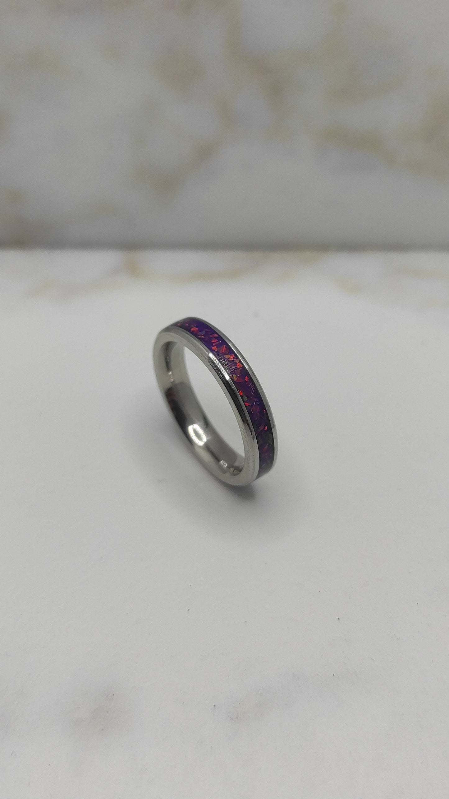 Pierścionek z głęboko purpurowym opalem - WoodRingsByJet