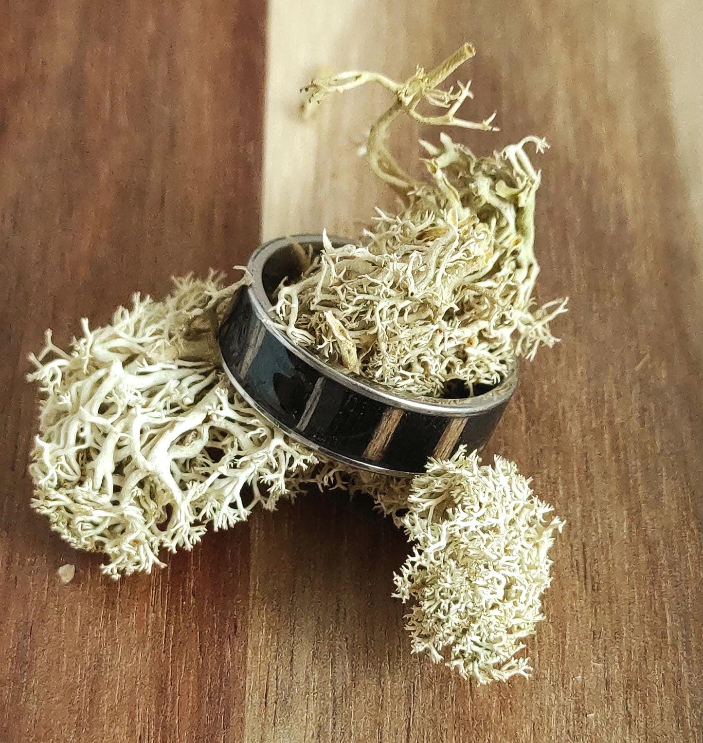 Metal Ring & Black Zebrano Venner