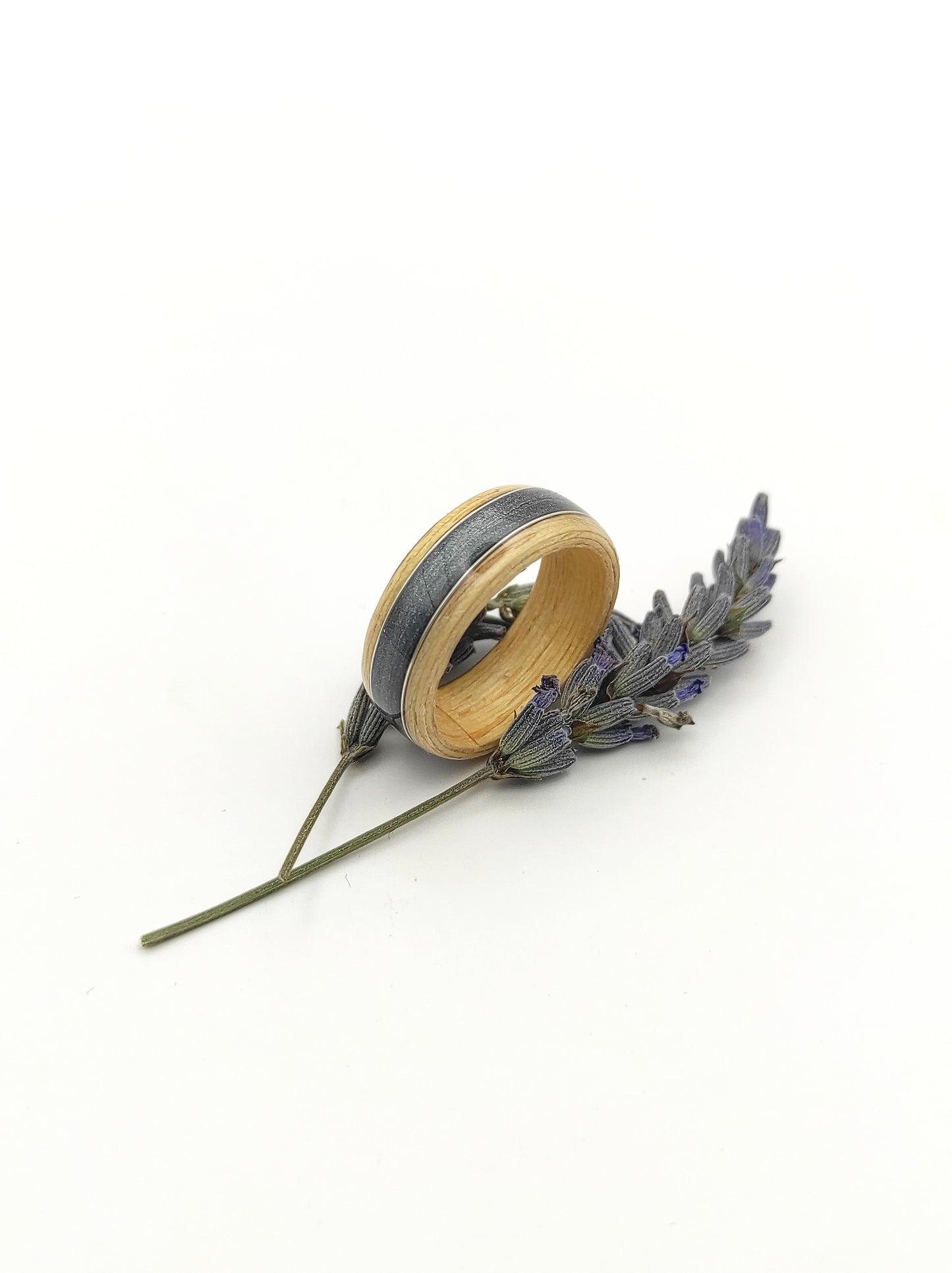 Smoke & Birch – Wooden Ring with Burnt Birch and Ash Vein