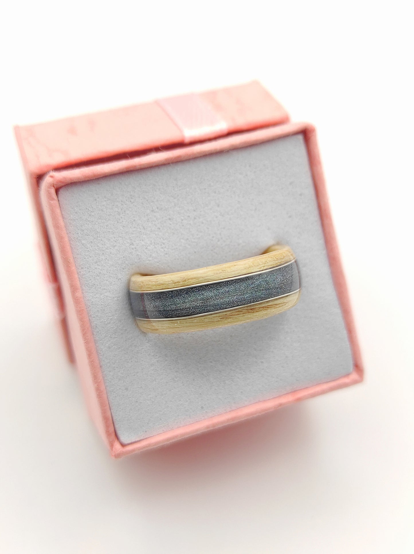 Smoke & Birch – Wooden Ring with Burnt Birch and Ash Vein
