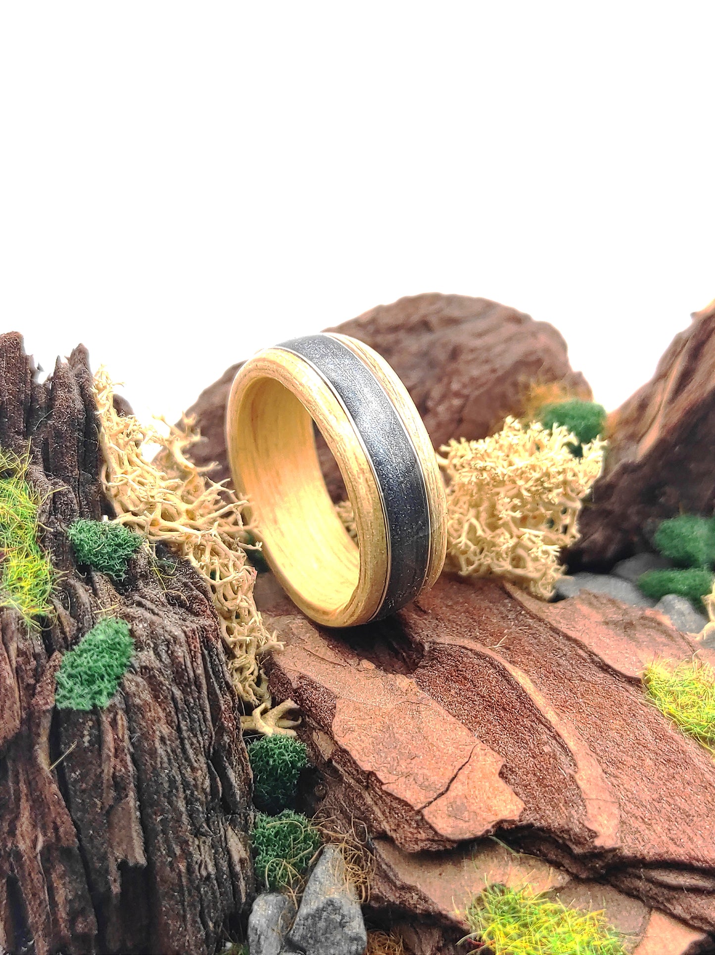 Smoke & Birch – Wooden Ring with Burnt Birch and Ash Vein