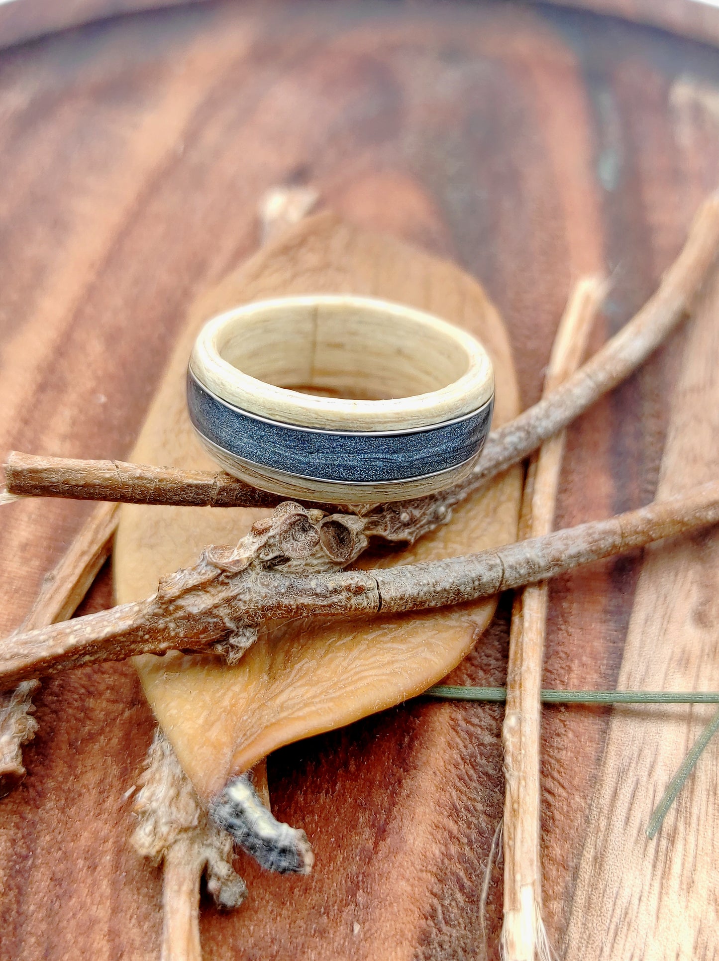 Smoke & Birch – Wooden Ring with Burnt Birch and Ash Vein