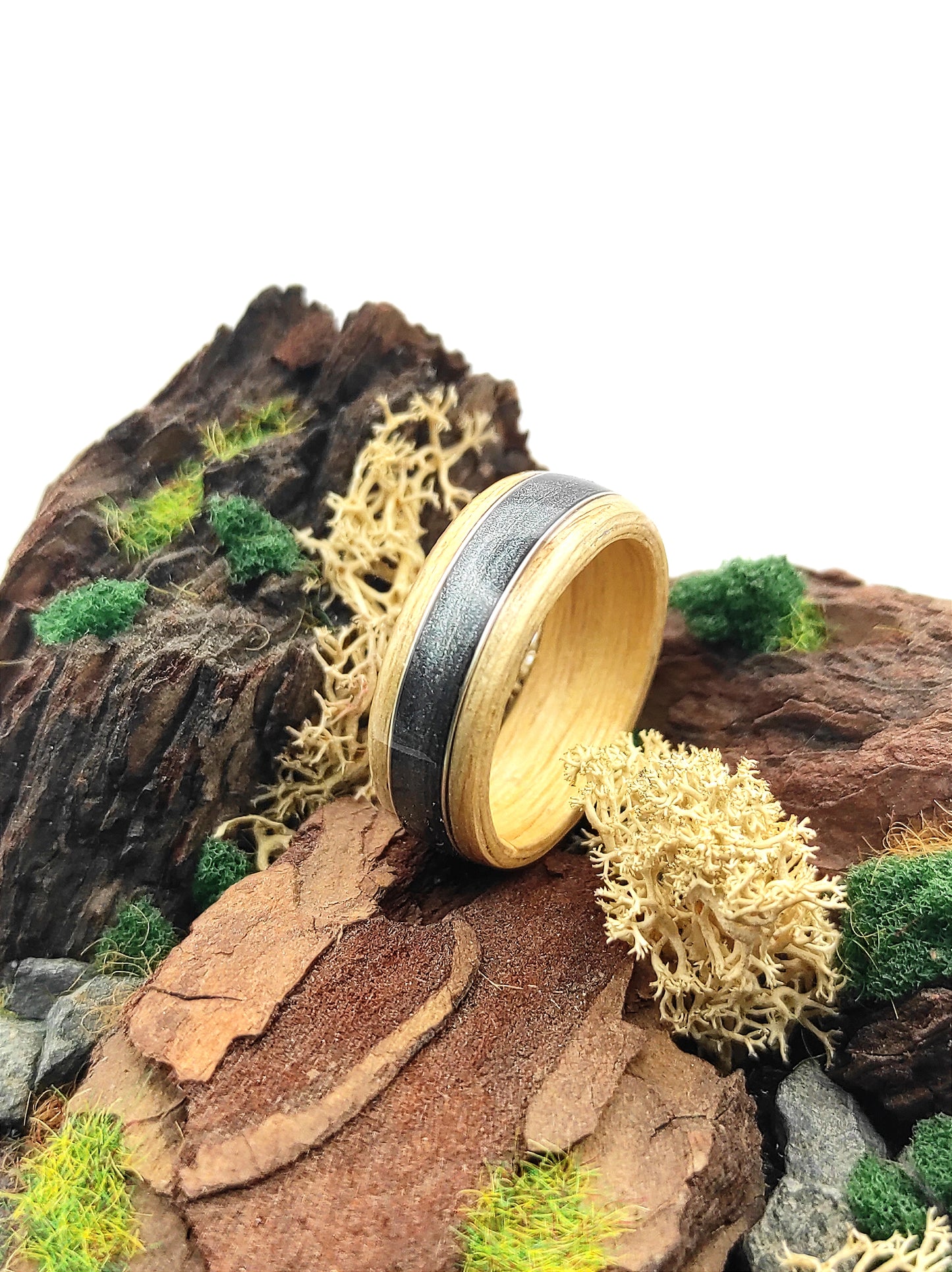 Smoke & Birch – Wooden Ring with Burnt Birch and Ash Vein