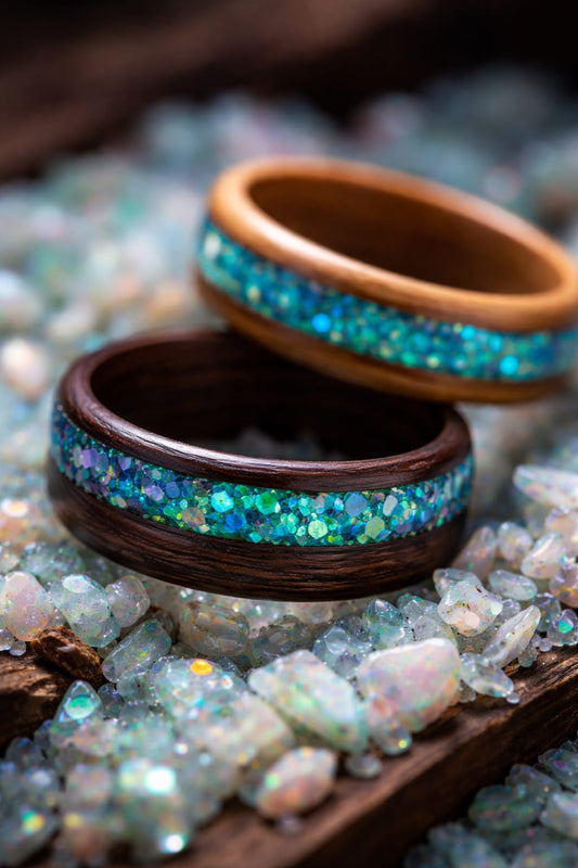 Pierścionek drewniany z opalem – dlaczego to wyjątkowy wybór