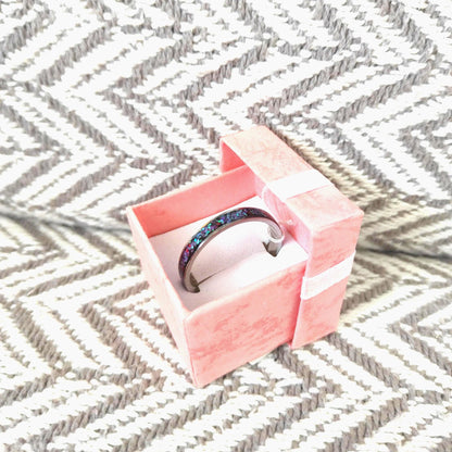 Pierścionek z neonowo-różowym opalem - WoodRingsByJet
