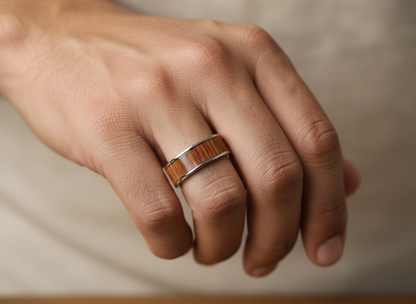 Męski pierścionek z drewna teakowego i metalu – ręcznie robiony, stylowy pierścionek drewniano-metalowy dla niego