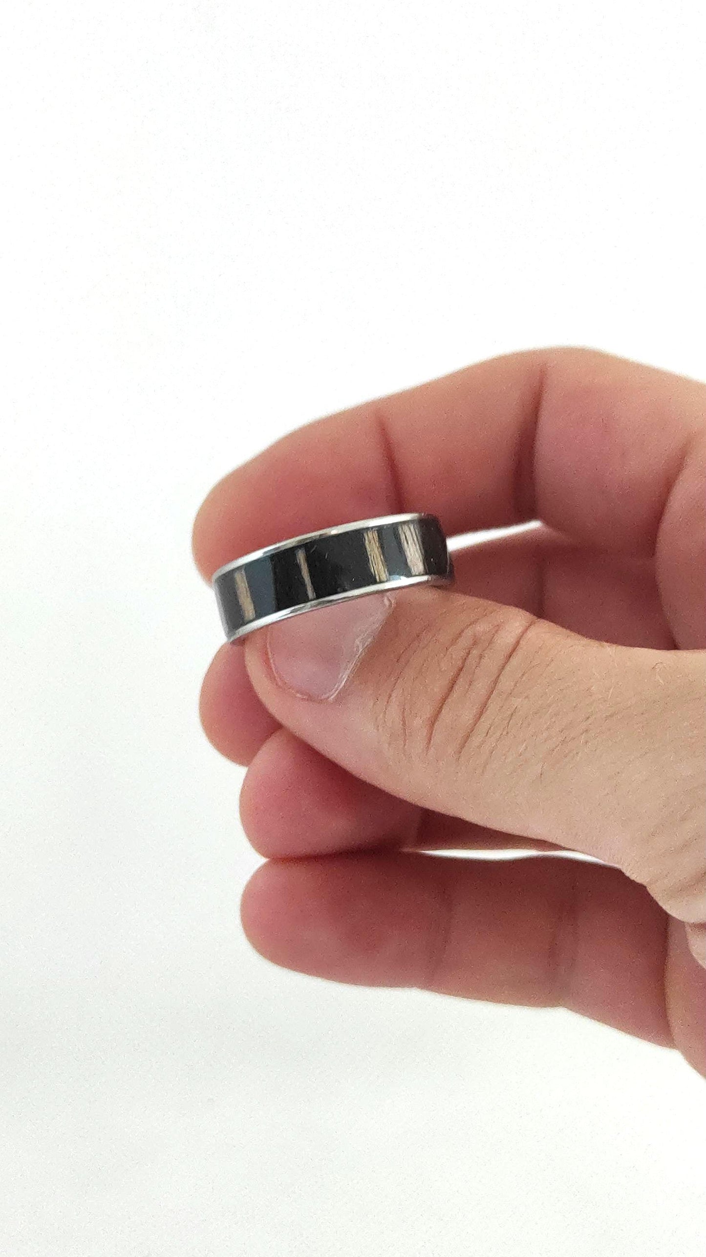 Metal Ring & Black Zebrano Venner