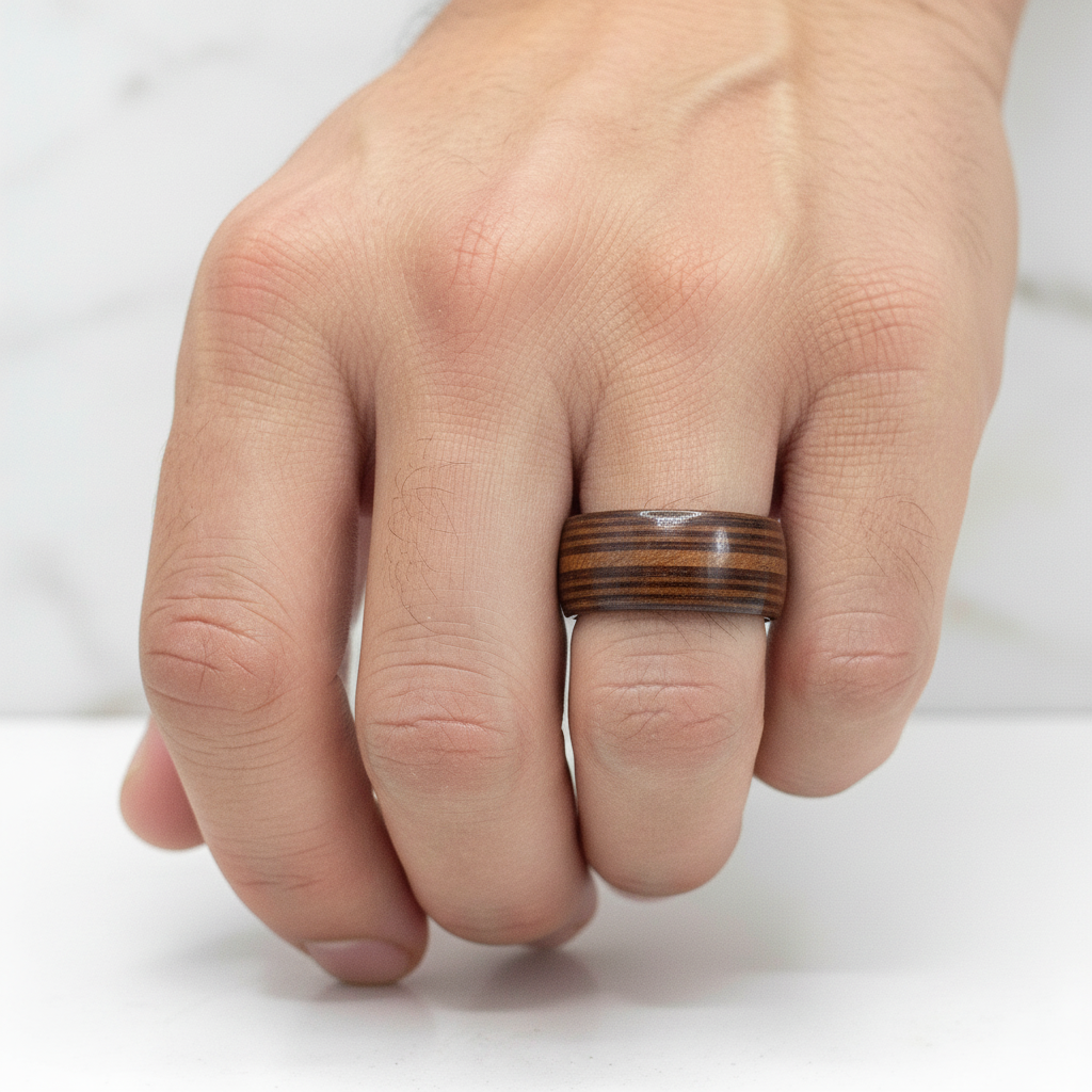 Drewniany pierścionek wenge – minimalistyczny