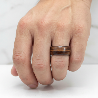 Drewniany pierścionek wenge – minimalistyczny