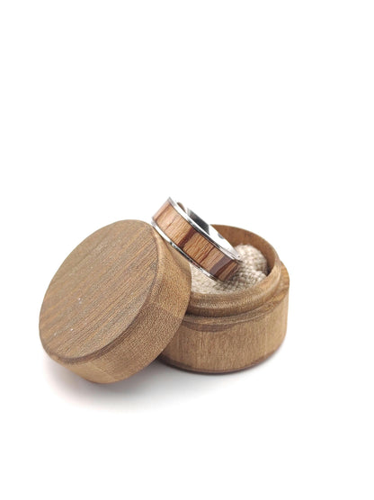 Męski pierścionek stal chirurgiczna + wstawka drewna Zebrano – unikalny design handmade - WoodRingsByJet