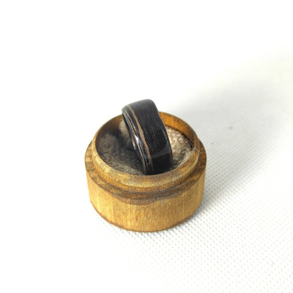 Zebrawood – ręcznie robiona obrączka unisex z drewna, minimalistyczny pierścionek - WoodRingsByJet