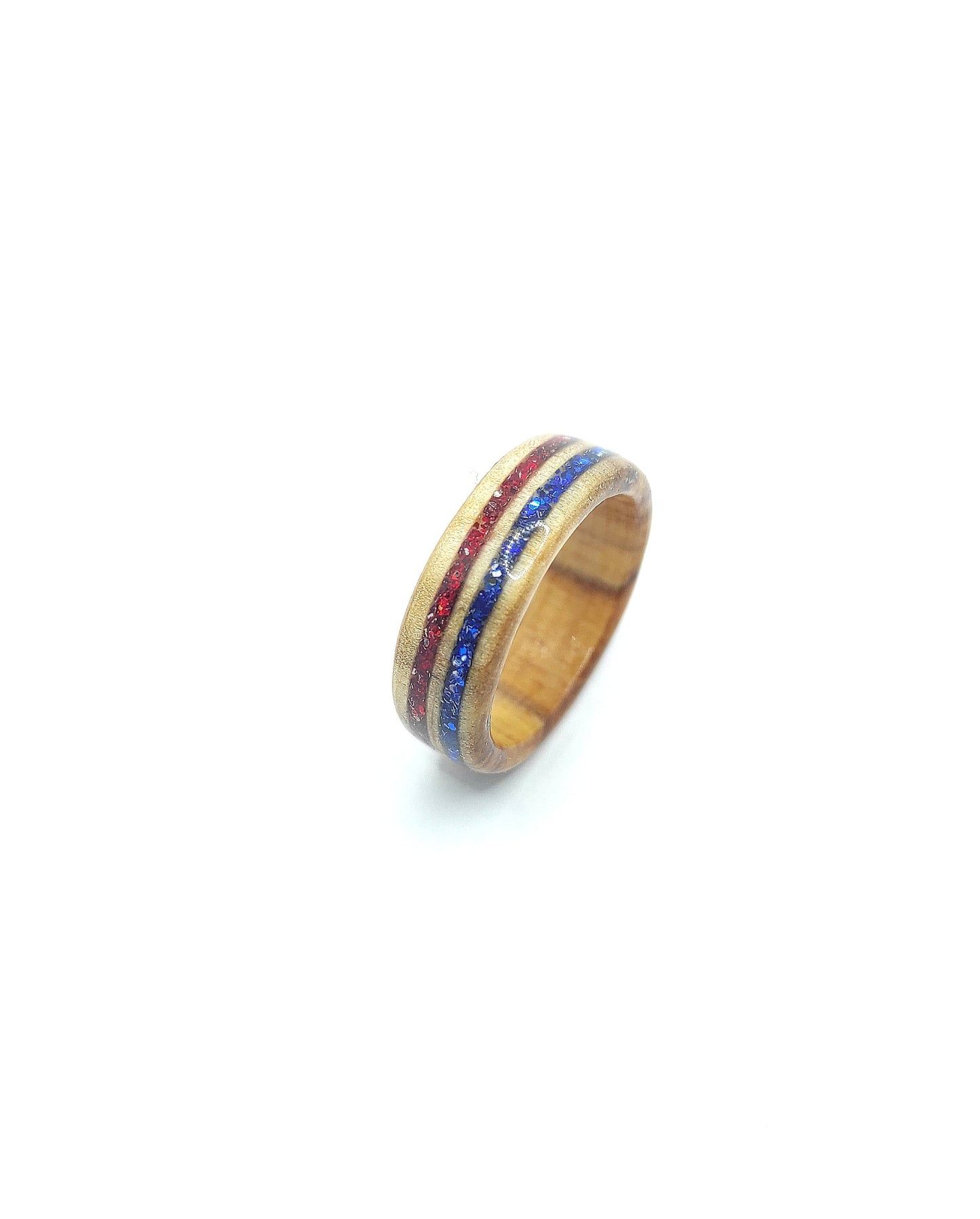 Handcrafted Willow Wood Ring with Red & Blue Glitter Inlay – Eco‑Friendly, Minimalist Artistic Band