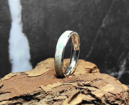 Pierścionek z opalem „Fire and Snow” - WoodRingsByJet