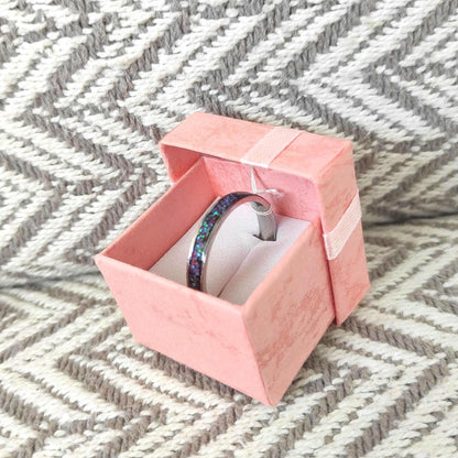 Pierścionek z neonowo-różowym opalem - WoodRingsByJet