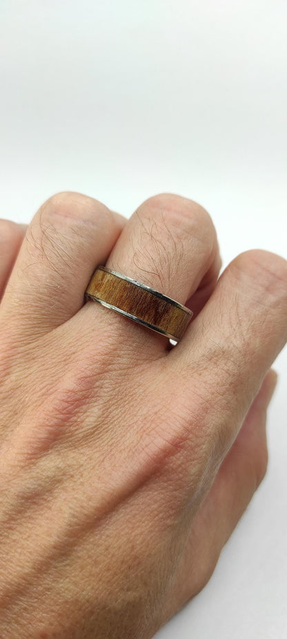 Męski pierścionek z drewnem Palisander (rosewood) i stalą chirurgiczną – pierścionek z drewnem dla mężczyzn - WoodRingsByJet