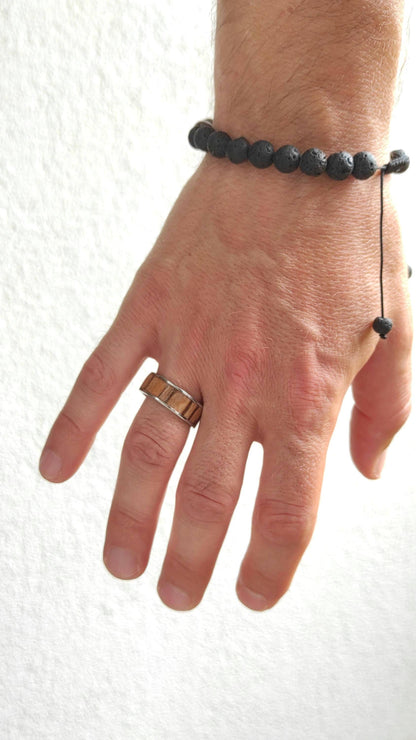 Męski pierścionek z chirurgicznej stali i intarsją z drewna Zebrano – unikalny dodatek dla mężczyzn - WoodRingsByJet