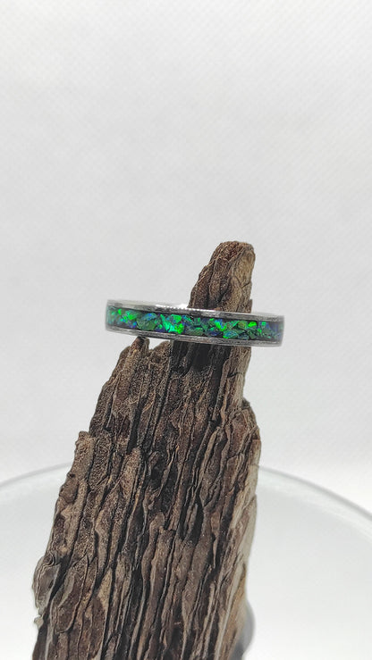 Pierścionek z zielonym opalem - WoodRingsByJet