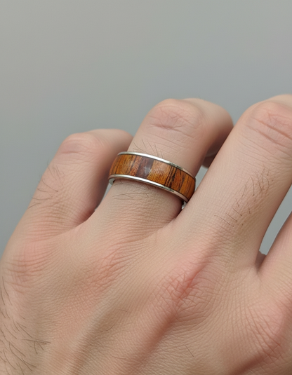 Męski pierścionek z czerwonego drewna palisandrowego – ręcznie robiony, elegancki pierścionek z palisandru, idealny prezent dla niego