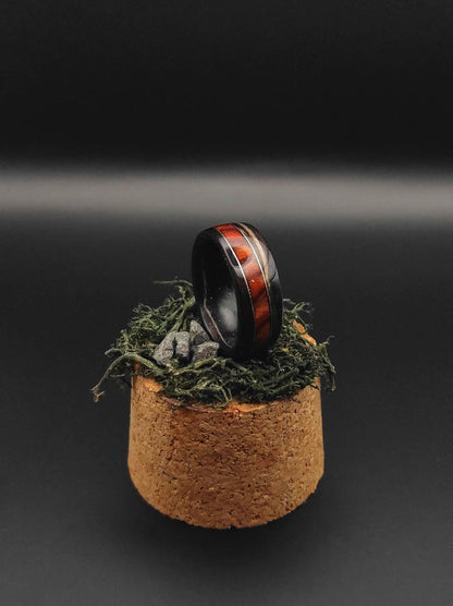 Pierścionek z drewna Zebrano z wstawką z California Rose – ręcznie gięty pierścionek męski drewniany - WoodRingsByJet