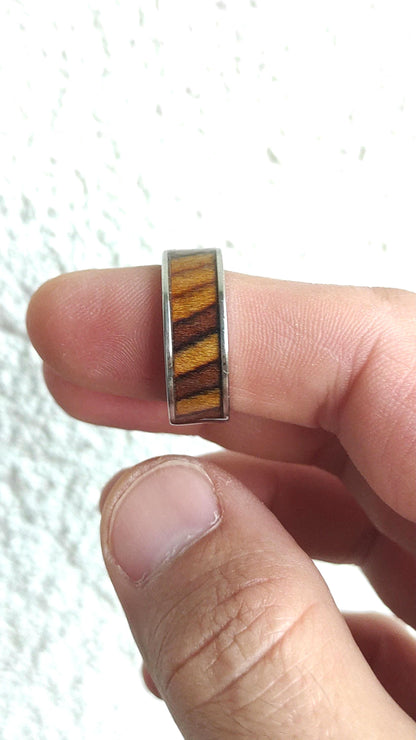 Drewniany pierścionek męski „California Teak 3D” – ręcznie wykonany z forniru tekowego + stal chirurgiczna - WoodRingsByJet