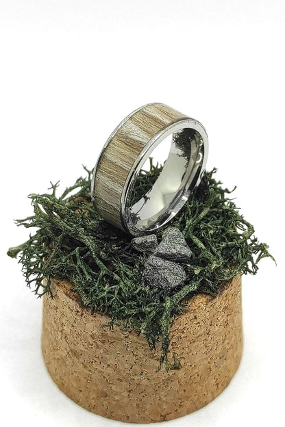 Męski pierścionek z szarego dębu z inkrustacją – ręcznie robiony drewniano-metalowy pierścionek dla niego - WoodRingsByJet