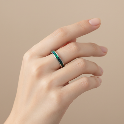 Minimalistyczny pierścionek z zielonym szafirem i opalem – trwała obrączka handmade ze stali chirurgicznej