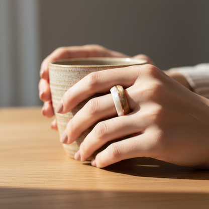 Perłowy Biały Celuloid - Ręcznie Wykonany Drewniany Pierścień z Miedzianą Oprawą