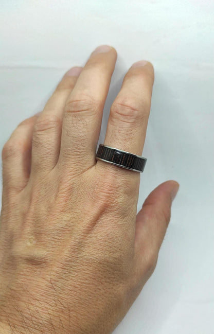 Męski pierścionek ze stali chirurgicznej z intarsją z drewna Wenge – elegancki i trwały dodatek handmade - WoodRingsByJet