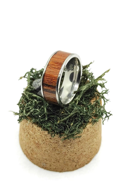 Męski pierścionek z drewna teakowego i metalu – ręcznie robiony, stylowy pierścionek drewniano-metalowy dla niego - WoodRingsByJet