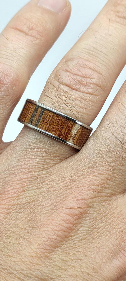 Męski pierścionek z drewna teakowego i metalu – ręcznie robiony, stylowy pierścionek drewniano-metalowy dla niego - WoodRingsByJet