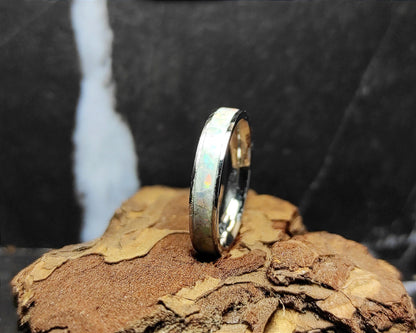 Pierścionek z opalem „Fire and Snow” - WoodRingsByJet