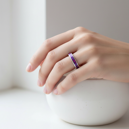 Fioletowy Blask – Handmade Pierścionek z Purpurowym Opalem i Stali Szlachetnej