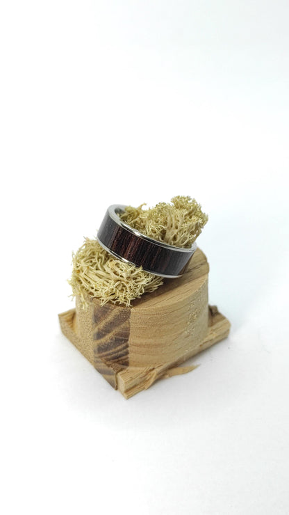 Męski pierścionek z drewnem Wenge i stalą chirurgiczną – pierścionek z drewnem dla mężczyzn - WoodRingsByJet