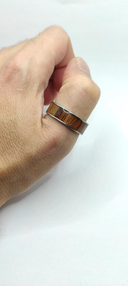 Męski pierścionek z drewna palisandrowego – ręcznie robiony, elegancki pierścionek z palisandru, idealny prezent dla niego - WoodRingsByJet
