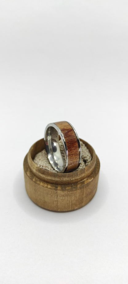 Męski pierścionek z drewnem Palisander (rosewood) i stalą chirurgiczną – pierścionek z drewnem dla mężczyzn - WoodRingsByJet