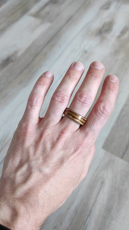 Pierścień z drewna Zebrano — minimalistyczna obrączka z bentwood, dla par i na co dzień - WoodRingsByJet