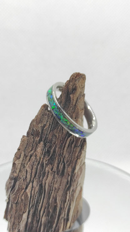 Pierścionek z zielonym opalem - WoodRingsByJet