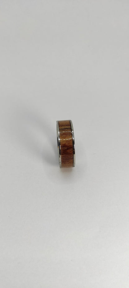 Męski pierścionek z drewnem Palisander (rosewood) i stalą chirurgiczną – pierścionek z drewnem dla mężczyzn - WoodRingsByJet