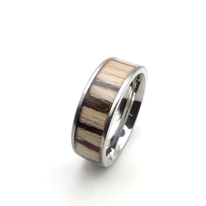 Męski pierścionek z drewnem Zebrano i stalą chirurgiczną – elegancki pierścionek z drewna dla mężczyzn - WoodRingsByJet