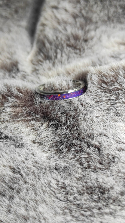 Pierścionek z głęboko purpurowym opalem - WoodRingsByJet