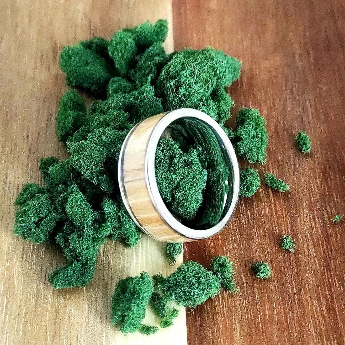Metal Ring & Elm Wood Venner