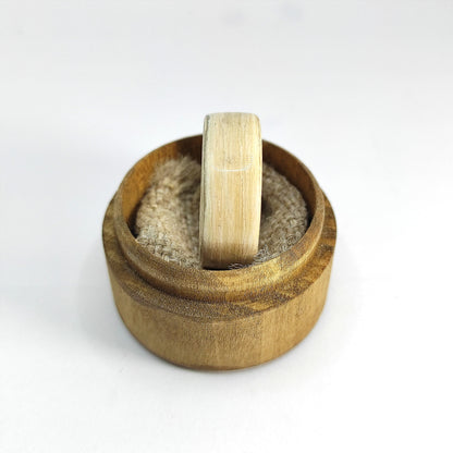 Minimalistyczna obrączka drewniana z wybielonego dębu – unisex, ręcznie robiona, ekologiczna - WoodRingsByJet