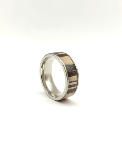 Męski pierścionek z drewnem Zebrano i stalą chirurgiczną – elegancki pierścionek z drewna dla mężczyzn - WoodRingsByJet