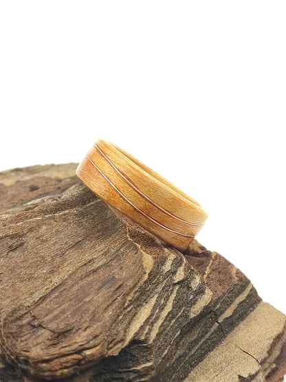 Fala Róży — pierścionek z forniru z delikatną różową falą