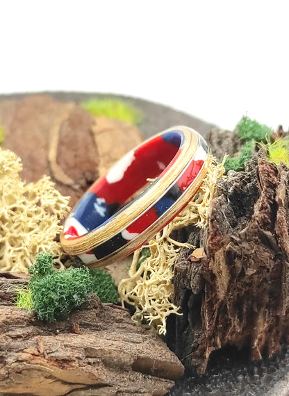 Tętno Koloru – ręcznie robiony pierścionek z drewna bukowego z kolorowym celuloidem