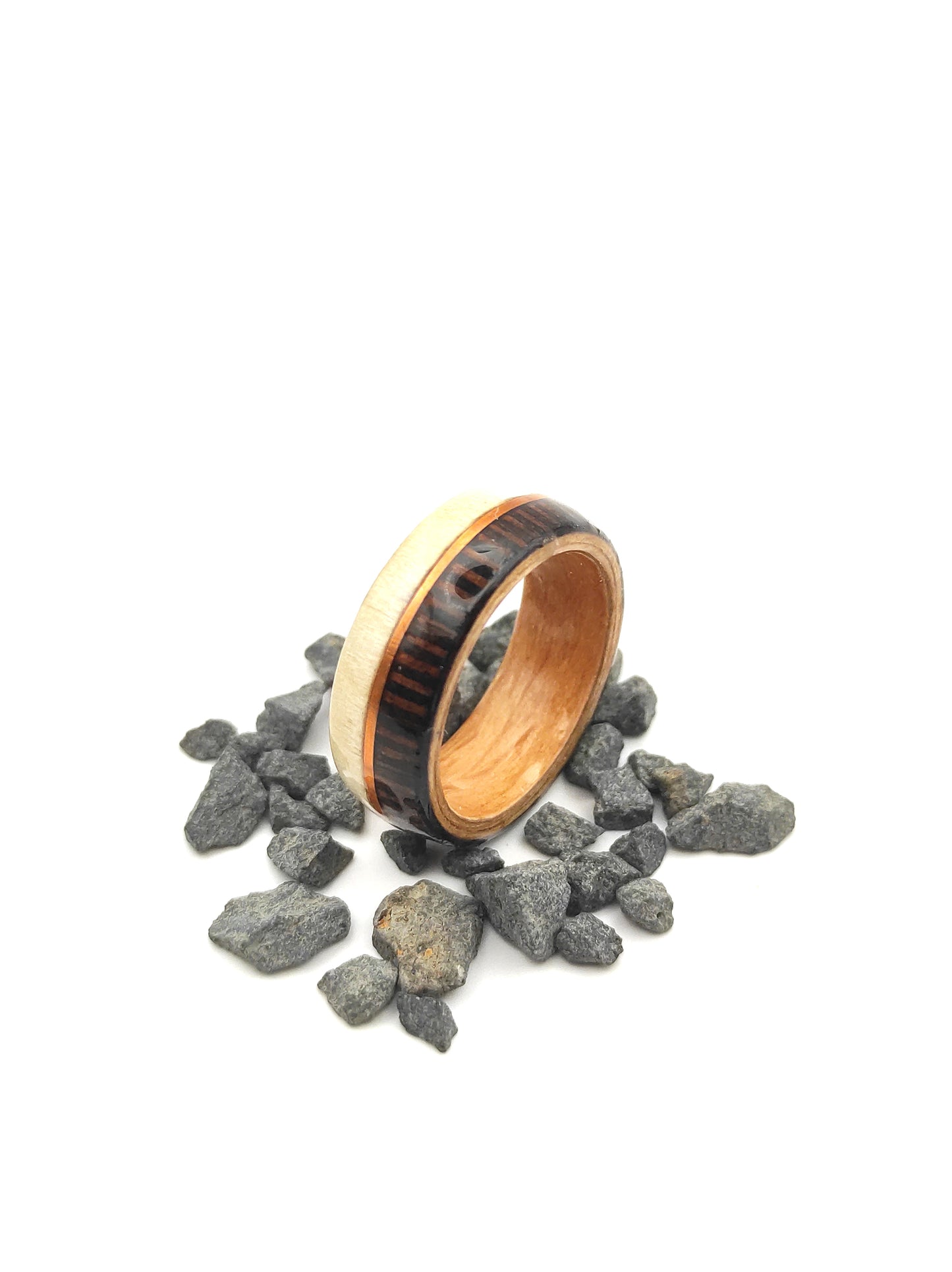 Pierścionek drewniany z buku, wenge i klonu – ręcznie robiony