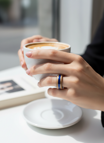 Oceaniczny Szept – Pierścionek z Drewna Jesionu & Ciemnoniebieskiego Celuloidu