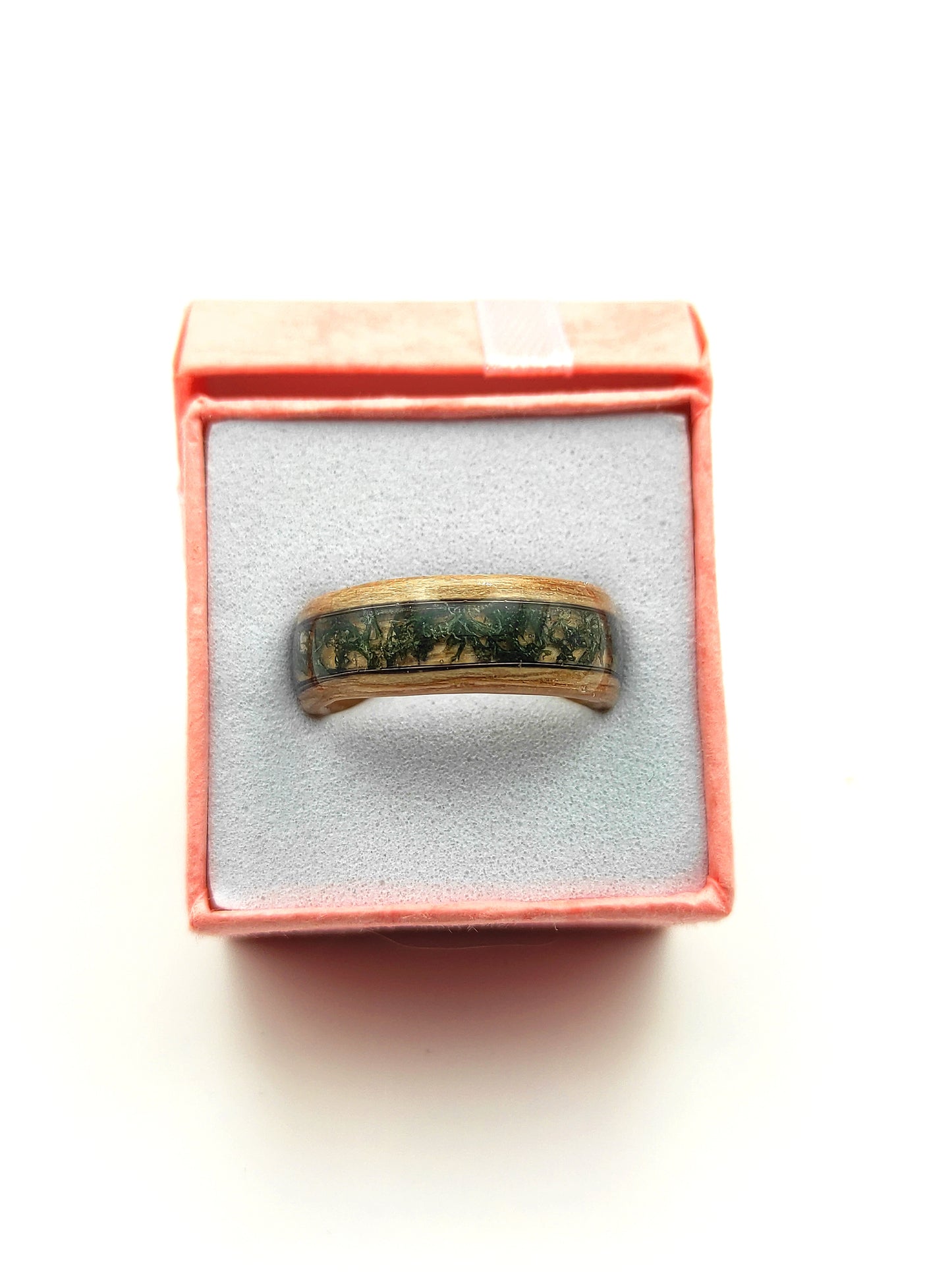 Forest Whisper – Wooden Ring with Natural Moss and Copper Vein